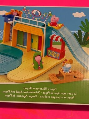 Peppa Pig Playset with Blue Slide and Yellow Poolside